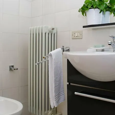 Hintown Tiny Stylish Apart * Como