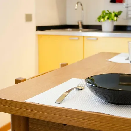 Hintown Tiny Stylish Apart Lägenhet Como